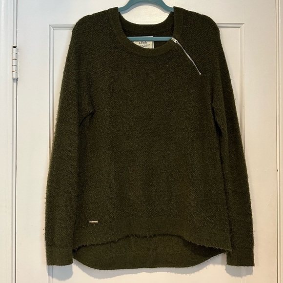 Abercrombie & Fitch Sweaters - Abercrombie & Fitch Olive Green Sweater